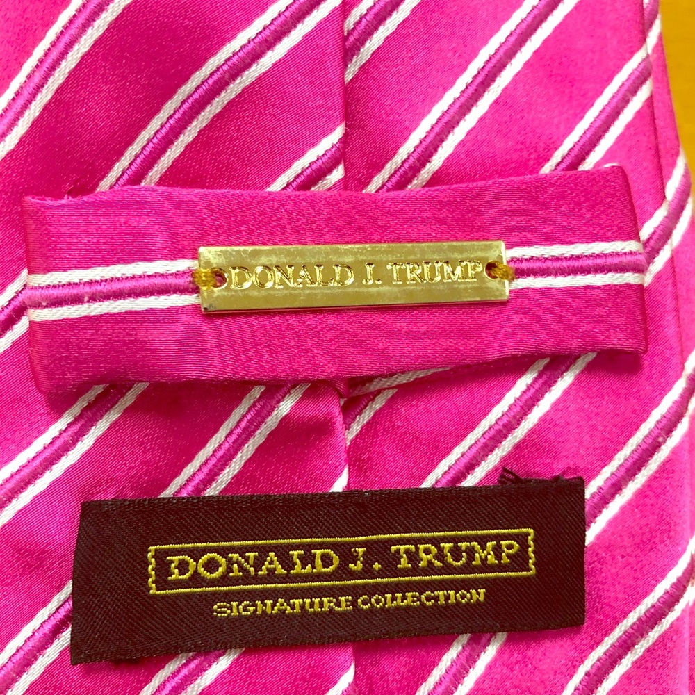 Donald J Trump Signature collection necktie Pink